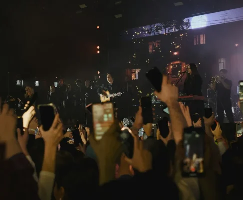 Varför vi återvänder till konserter